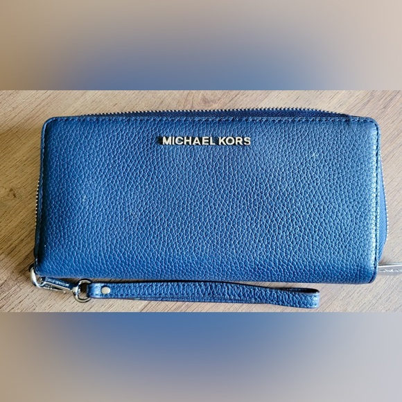 Michael Kors Jet Set Travel Large Navy Pebbled Leather Wristlet Wallet - Picture 1 of 11